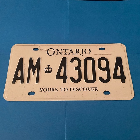🛻 2010's ONTARIO CANADA TRUCK LICENSE PLATE [AM 43094] 🛻 - Picture 1 of 2